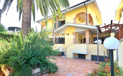 Fregene, Bellissima villa bifamiliare su 4 livelli, in Via Castellammare