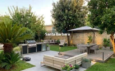 giardino esterno con scritta
